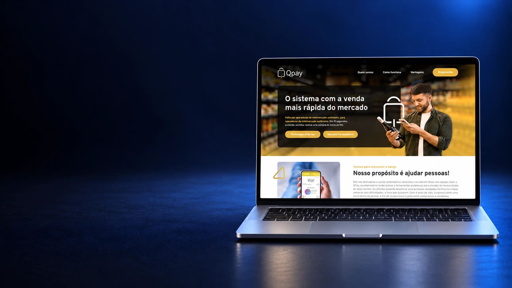 Mockup da landing page QPay em notebook completo, a partir da página real fornecida.