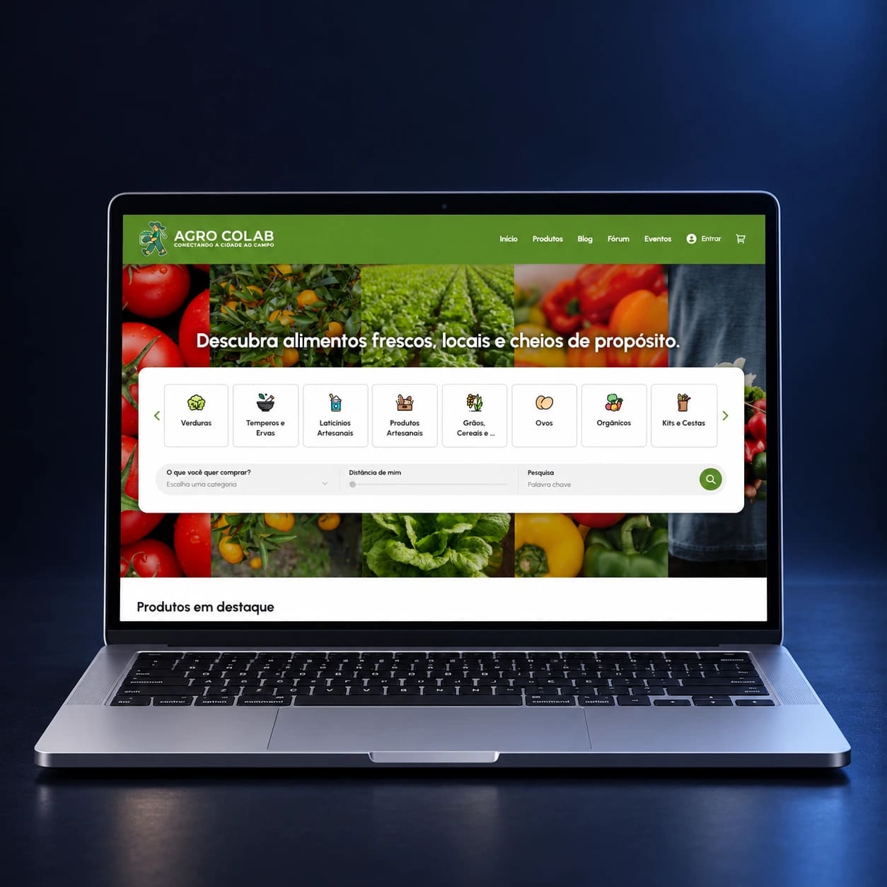 Mockup do site Agro Colab em notebook completo, em composição para celular.