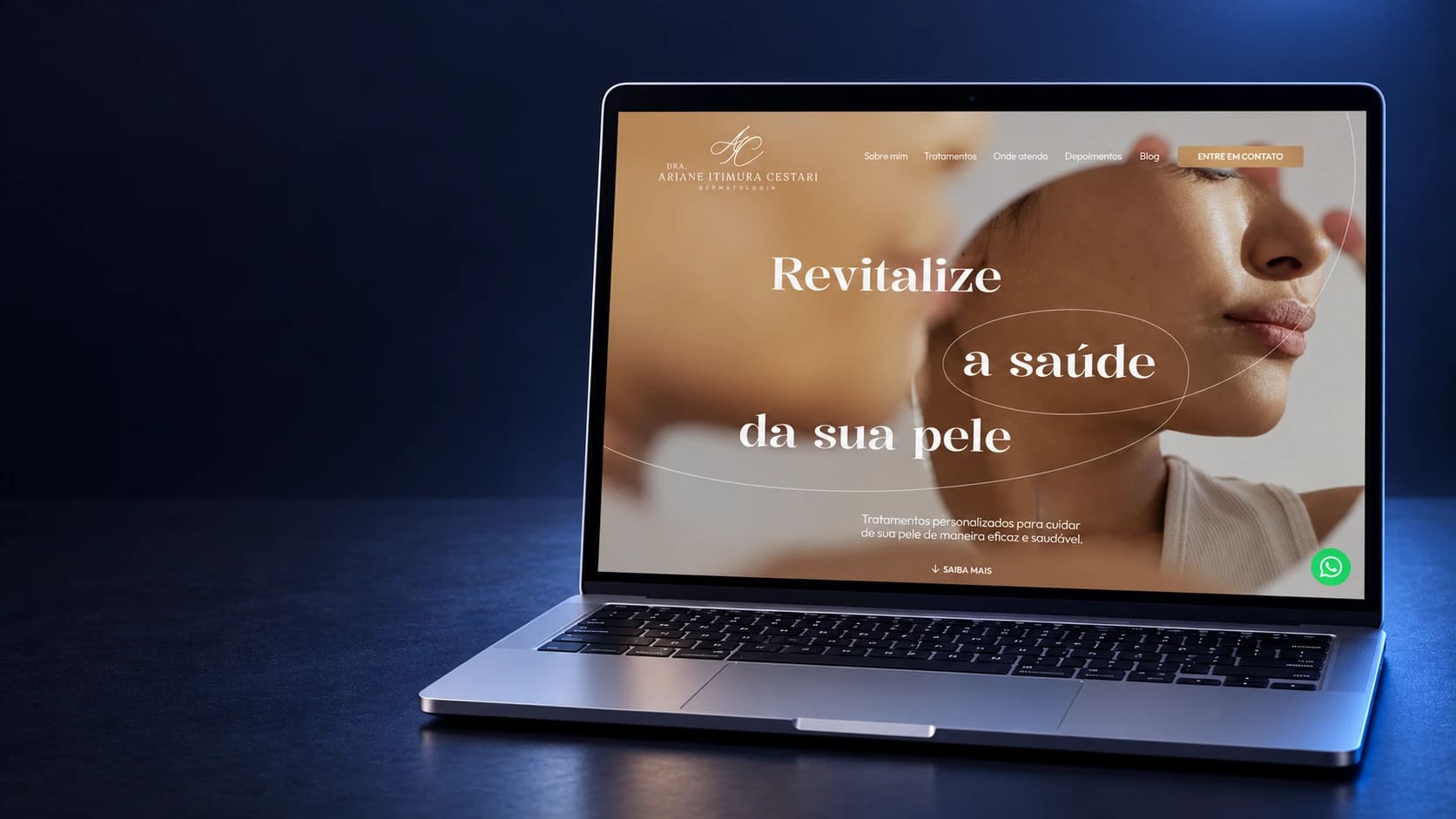 Mockup do site Ariane Cestari em notebook completo, a partir da página real selecionada.
